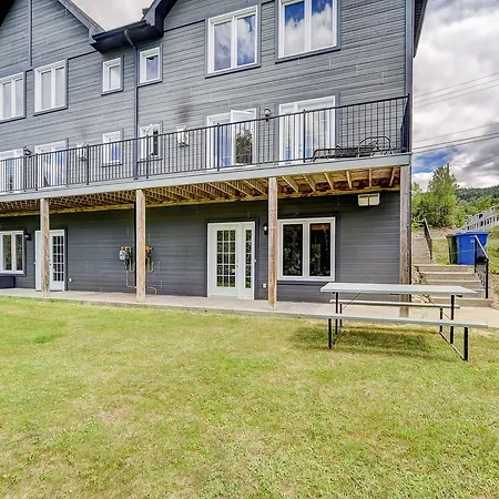 Vue Sur La Montagne Villa L'Anse-Saint-Jean Exterior photo